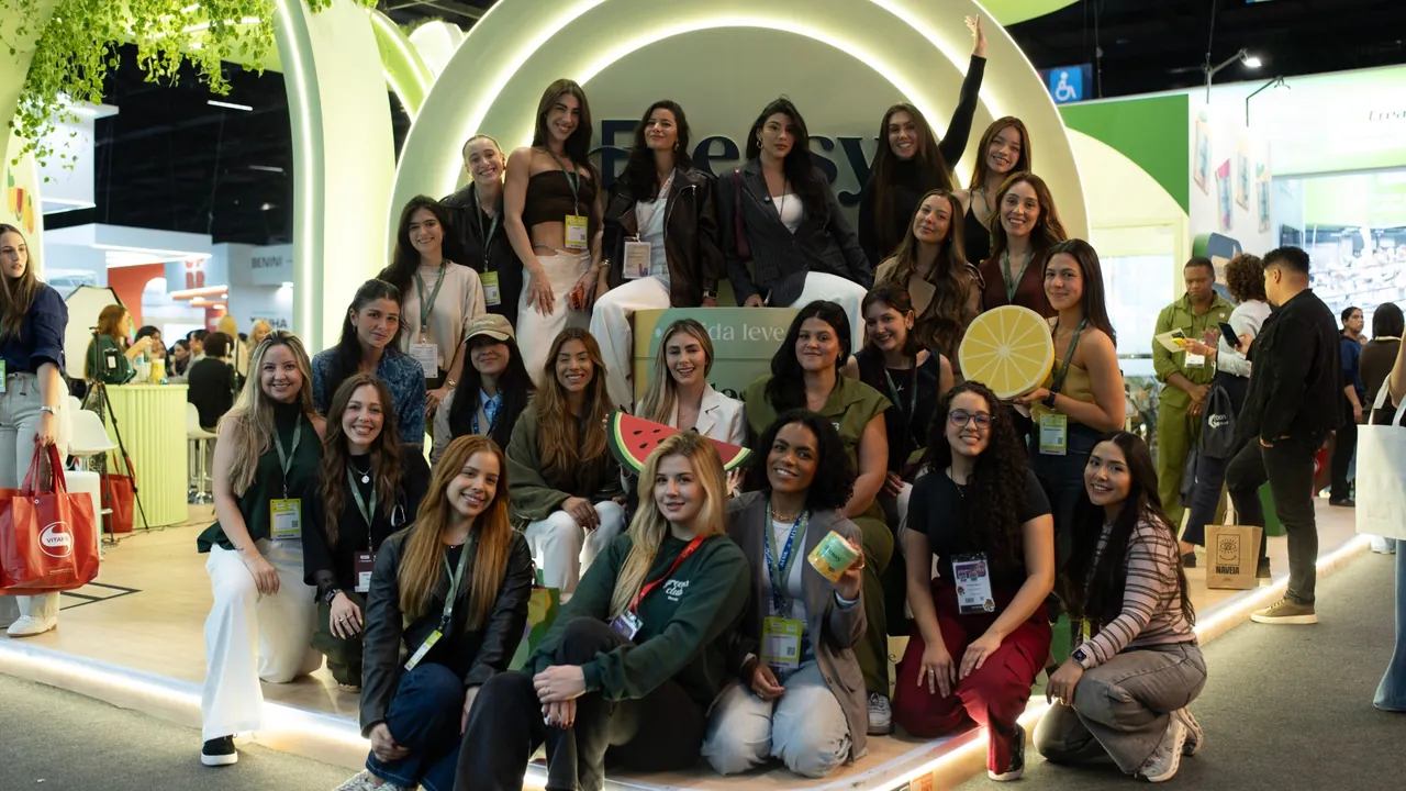 Creators Blessy reunidas no estande da marca